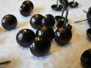 clous_noir_bronze