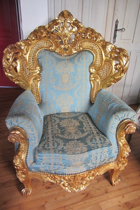 fauteuil de style baroque côté sièges