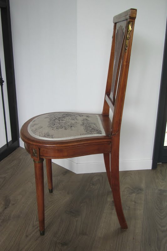 chaise retapiss&eacute;e &agrave; vendre