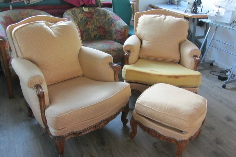 berg&egrave;res et footstool