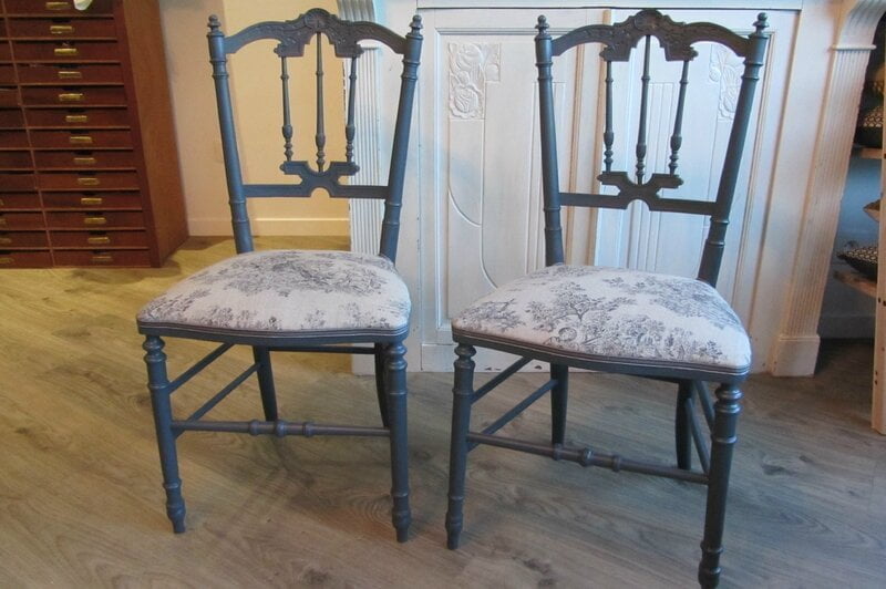 chaises &agrave; vendre c&ocirc;t&eacute; si&egrave;ges