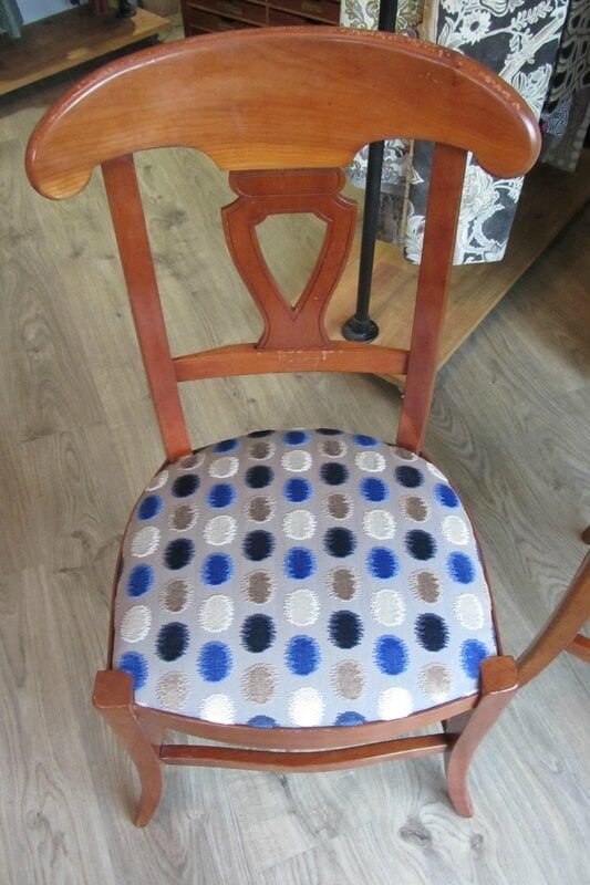 ancienne chaise cann&eacute;e