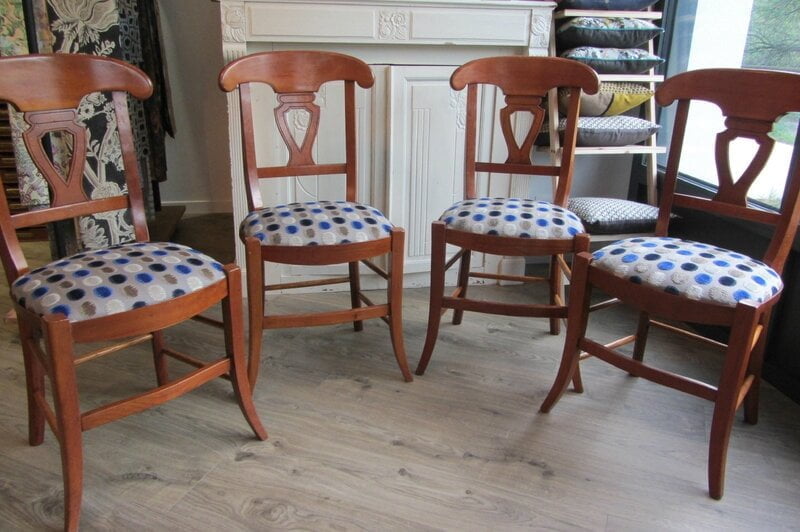 chaises retapiss&eacute;es avec le zelda Osborne