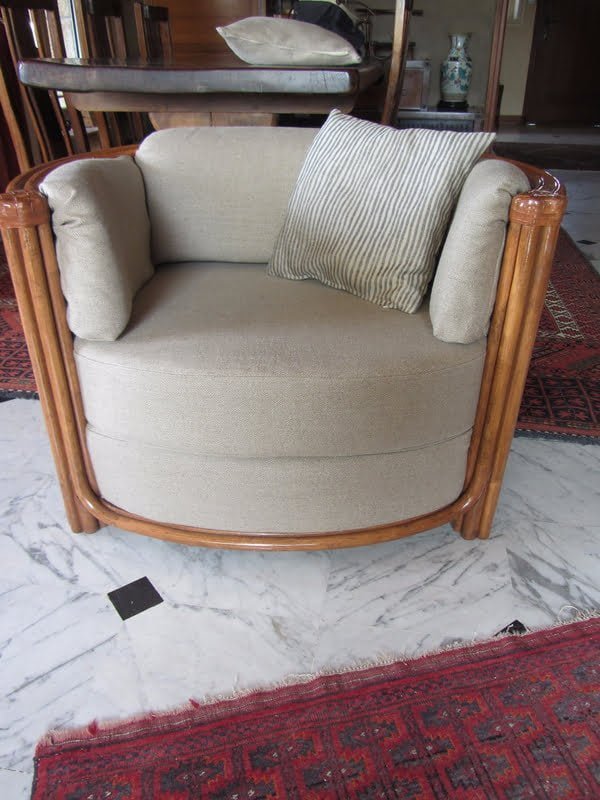 fauteuil en lin tapissier c&ocirc;t&eacute; si&egrave;ges