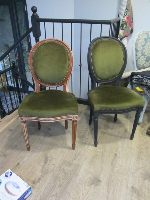chaise m&eacute;dailon c&ocirc;t&eacute; si&egrave;ges