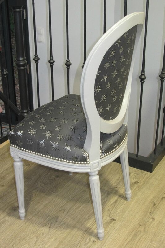 chaise m&eacute;daillon