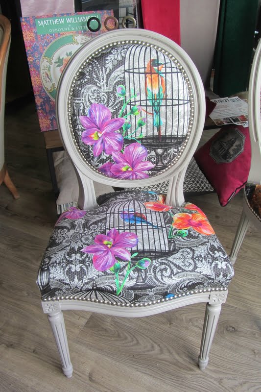 chaise Louis XVI &agrave; retapisser