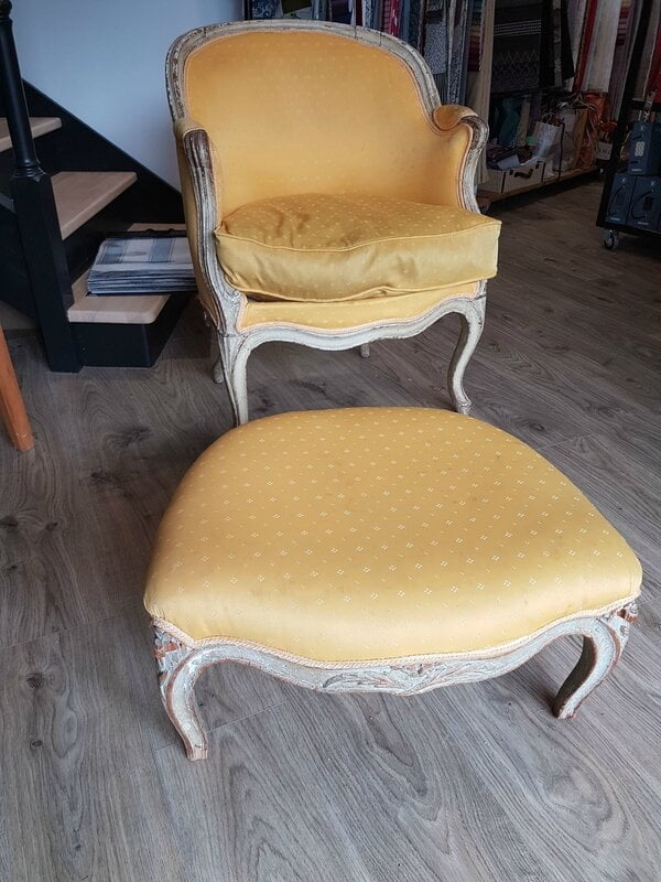 Berg&egrave;re et footstool &agrave; retapisser