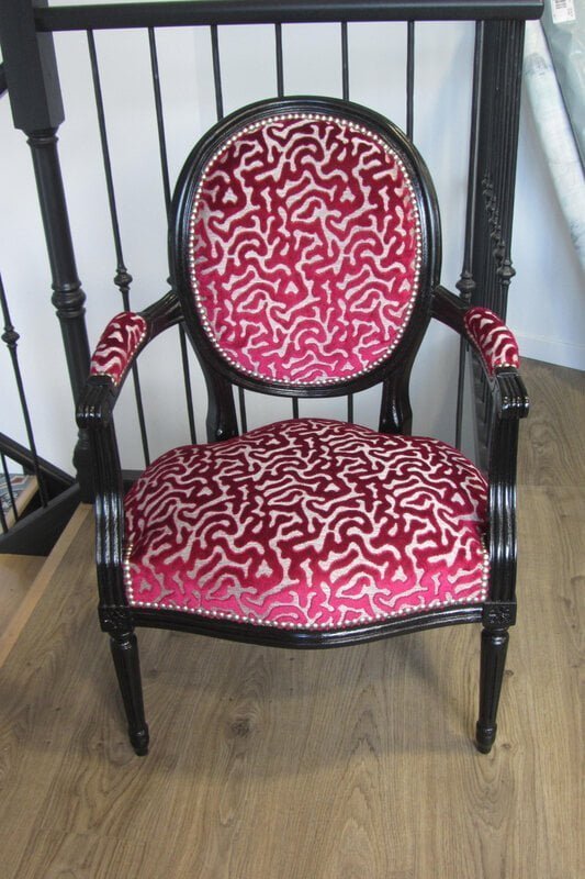 fauteuil Louis XVI retapiss&eacute; tapissier &agrave; Brest