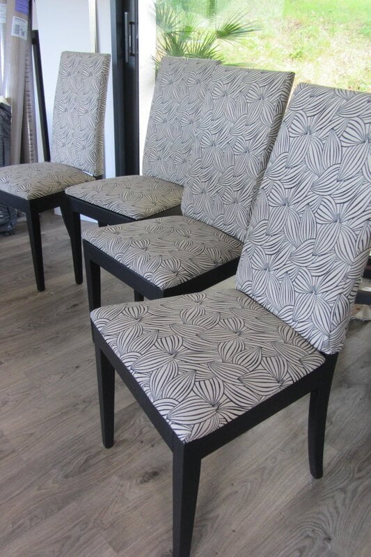 chaises de salle &agrave; manger