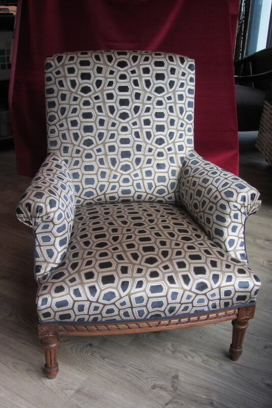 fauteuil anglais retapiss&eacute;