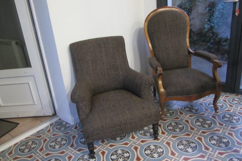 voltaire et fauteuil anglais
