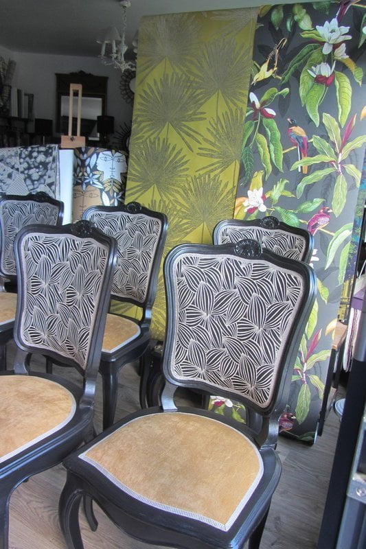 chaises retapiss&eacute;es c&ocirc;t&eacute; si&egrave;ges