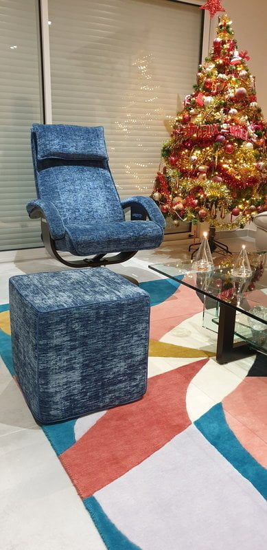pouf et fauteuil c&ocirc;t&eacute; si&egrave;ges