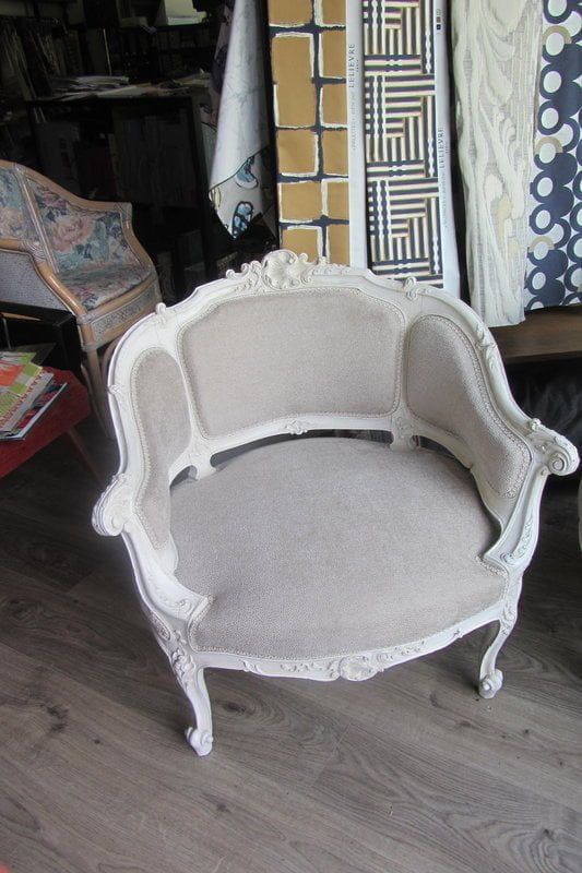 fauteuil Louis XV retapiss&eacute;