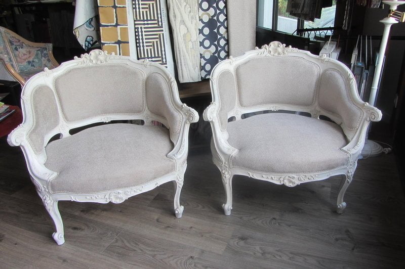 fauteuils retapiss&eacute;s