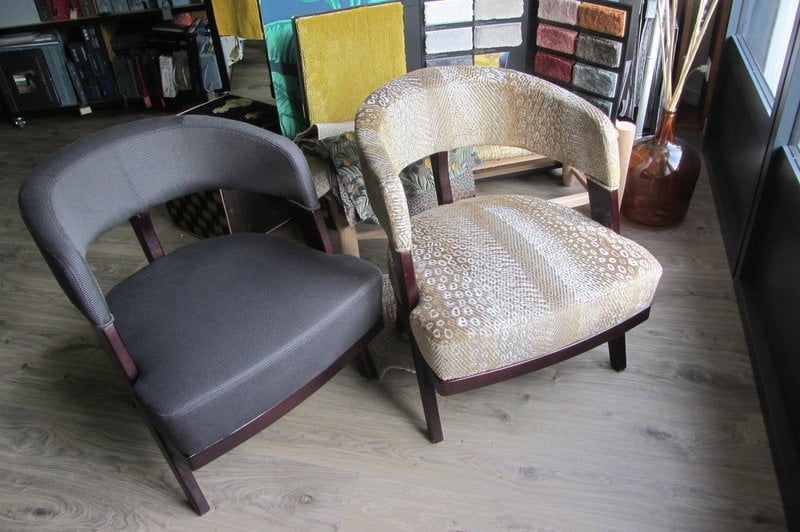 paire de fauteuils bois et chiffon