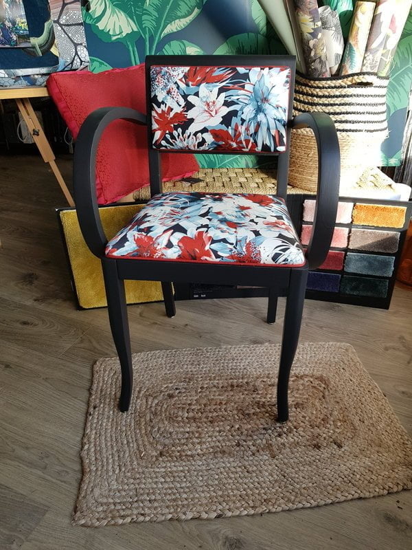 fauteuil repeint en noir