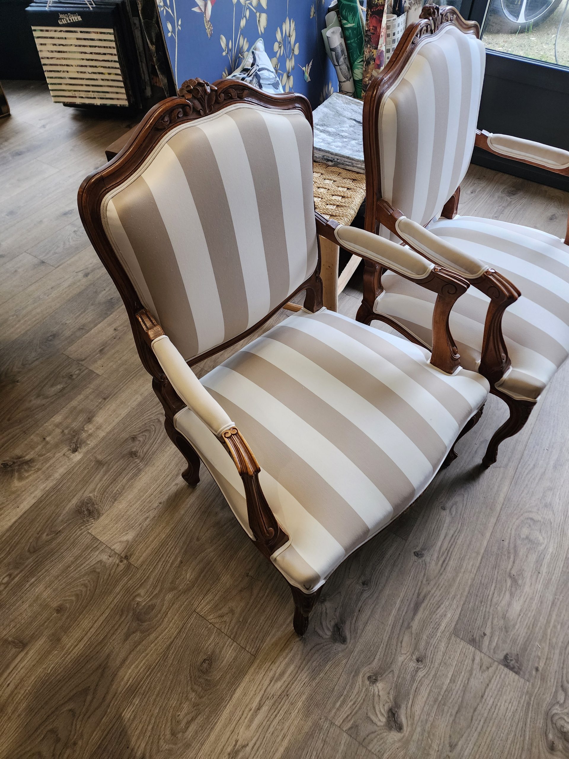 Paire de bergères de style Louis XV retapissées à l'atelier Côté Sièges
